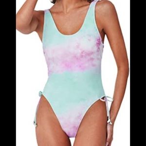 BNWT Cupshe one piece size M